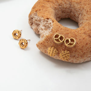 أقراط متعددة عصرية مطلية بالذهب عيار 18 من الفولاذ المقاوم للصدأ أقراط متدلية على شكل قلب للطعام - Product Image 6