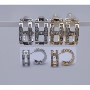 Gioielli di lusso in sei pezzi placcati in oro con perle e diamanti per acquirenti attenti alla moda e occasioni regalo - Product Image 1