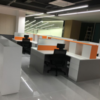 Cloison de bureau moderne insonorisée, durable et écologique, avec cadre en aluminium et cloisons fixes en verre, séparateur de bureau modulaire