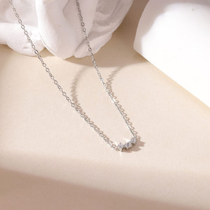 Collier <span class=keywords><strong>pendentif</strong></span> barre incurvée trois pierres CZ Smile en acier inoxydable 316L PVD Or <span class=keywords><strong>Argent</strong></span>, bijoux femme anti-ternissement, OEM - Product Image 5