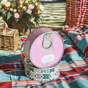 Private Label Decorativo Metal Branco Perfumado Vela Outdoor Tin Perfumado Velas Luxo Aromaterapia - Product Image 1