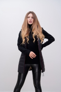 Veste matelassée longue pour femme avec capuche et fermeture éclair. Élégant, léger et polyvalent. Fonctionnel et élégant. - Product Image 5