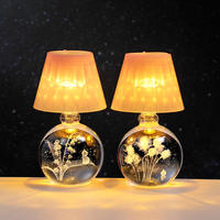 Lampe de chevet LED en verre lumineux, petite veilleuse mignonne pour chambre à coucher, lampe d'ambiance créative 3D avec planète gravée à l'intérieur, fonctionnant sur piles, pour bureau