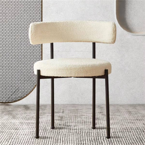 Silla de comedor de lana blanca nórdica moderna, tela Boucle, pierna de Metal negro, café, lana de cordero - Product Image 1