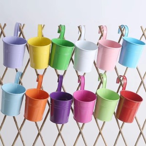 Supporti per vasi <span class=keywords><strong>da</strong></span> fiori <span class=keywords><strong>in</strong></span> metallo staccabili P59 per recinzioni <span class=keywords><strong>da</strong></span> giardino, ringhiere e fioriere a secchiello <span class=keywords><strong>da</strong></span> appendere per balconi - Product Image 1