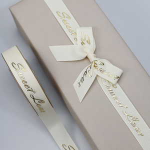 Cinta de grogrén con LOGOTIPO 3D de lámina dorada de poliéster de <span class=keywords><strong>5</strong></span>/<span class=keywords><strong>8</strong></span> "con estampado personalizado de fábrica - Product Image 3