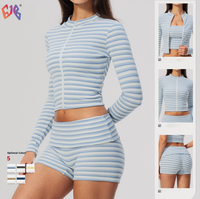 Ensemble de yoga pour femmes, veste à col montant zippée à rayures, short double face brossé, coupe ajustée, respirant, vêtements de sport pour l'entraînement