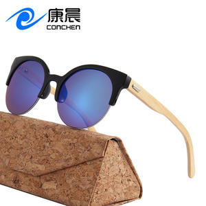 Lunettes de soleil en bois de style européen classique, monture noire, protection UV400, unisexe, branches en bambou, verres en PC - Product Image 3