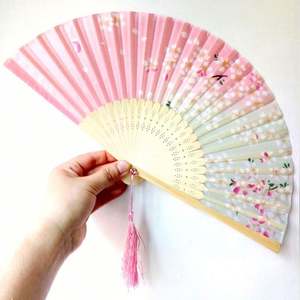 Éventail Pliant Floral Moderne de Haute Qualité à Bas Prix, Éventail à Manivelle en Bambou pour Mariage, Technique Peinte - Product Image 4
