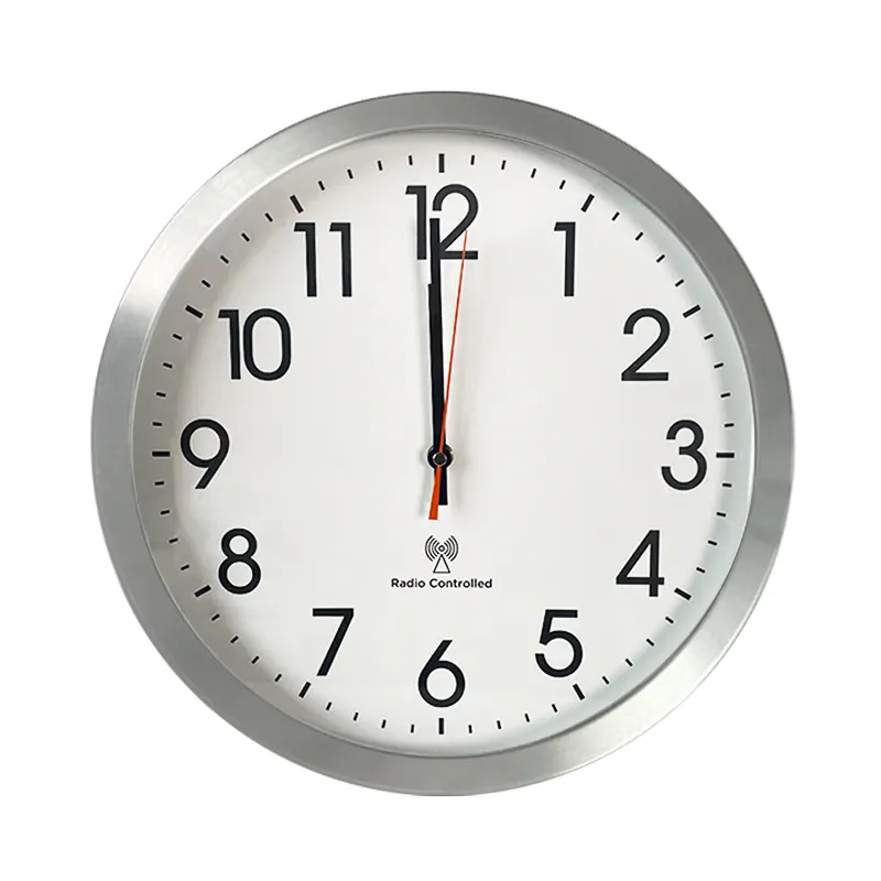 Orologio da parete radiocomandato in metallo moderno semplice da 12 pollici di alta qualità per soggiorno orologio rotondo in alluminio personalizzato silenzioso atomico