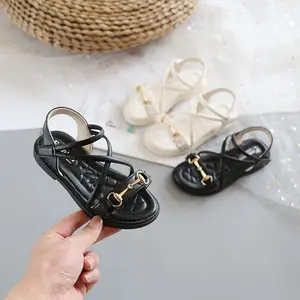 topuklu çocuklar kız 2 4 yaşında Suppliers-2022 yaz kızlar sandalet çocuk yeni moda kaymaz çapraz zincir prenses ayakkabı burnu açık plaj sandaletleri çocuklar sıcak satış