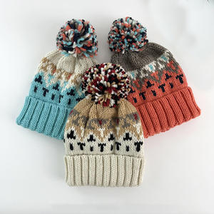 Vente en gros de nouveaux chapeaux pour femmes de haute qualité pompons chapeau d'hiver élégant <span class=keywords><strong>bonnet</strong></span> pour femmes personnalisé Jacquard chaud épais <span class=keywords><strong>bonnet</strong></span> tricoté - Product Image 3