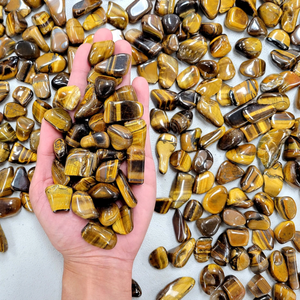 Vente en gros de pierres roulées en œil de tigre jaune doré, gravier de pierre pour projets d'artisanat et autres créations en cristal - Product Image 1