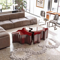 Ensemble de tables basses modernes en HDF peintes sur mesure, en forme de puzzle imbriqué, pour salon design, inspiré des projets de villas de luxe en Finlande