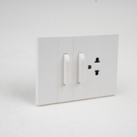 Enchufe Estándar Americano Bipolar con Acabado Mate, Diseño Modular de Dos Tonos, Tipo KLASS 118, IP23, Construcción Premium
