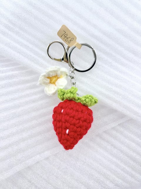 Handmade Knitted Crochet Keychain Keyring Strawberry Cherry Key Chains Fruit Woven for Car Bag Accessories Wholesale