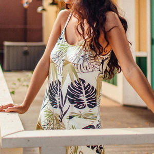 Nuevo Mono Corto de Lino y Algodón de Alta Calidad con Estampado Hawaiano y Bolsillos con Tirantes - Product Image 2