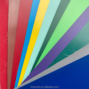 Rollo de Lona de PVC de 16 oz 550 gsm 1100 dtex 20*20, Lona Impermeable para Lluvia, Materiales Recubiertos de Alta Resistencia para Cubierta de Camión - Product Image 1