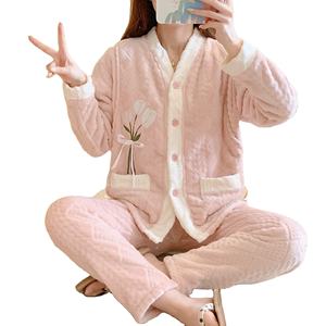 Set <span class=keywords><strong>da</strong></span> donna in velluto corallo autunno e inverno felpato e isolante spesso <span class=keywords><strong>abbigliamento</strong></span> Casual per la <span class=keywords><strong>casa</strong></span> in flanella - Product Image 1