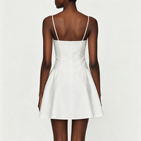 Robe Courte Blanche à Col Carré et Bretelles Fines pour Femme, Taille Cintrée, Jupe Évasée, Idéale pour Soirées Estivales et Tenues Décontractées