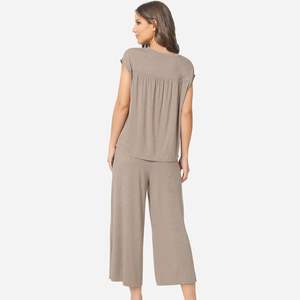 Pijamas de Bambú y Viscosa Personalizadas para Mujer, Conjunto de 2 Piezas, Pantalones Capri, Top de Manga Corta, Ropa de Dormir Suave y Cómoda - Product Image 3