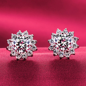 Orecchini a Perno con Fiocco di Neve Floreale e Micro Pavé di Zirconi per Donne, Gioielli Eleganti e alla Moda - Product Image 4