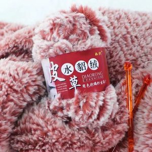 <span class=keywords><strong>Fil</strong></span> de <span class=keywords><strong>fourrure</strong></span> artificielle fantaisie en polyester utilisé pour crocheter et <span class=keywords><strong>tricoter</strong></span> des chandails Faux <span class=keywords><strong>fil</strong></span> artificiel de vison tricoté à la main doux - Product Image 5