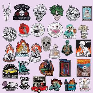 Pin de esqueleto de esmalte Duro Personalizado estilo Punk alternativo Be Gay Do Crime broche insignia para mochila regalo de fiesta de cumpleaños hecho en aleación - Product Image 1