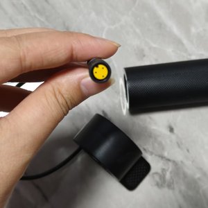 Repuestos para Patinete Eléctrico Liviae: Acelerador de Pulgar con Empuñadura de Manillar, Fácil Instalación para Patinetes Eléctricos M5 G14 R8 - Product Image 3