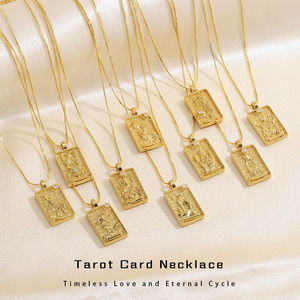 Collana con Ciondolo a Forma di Carta dei Tarocchi in Ottone Placcato Oro, Gioielli Mistici Vintage per Donne e Uomini - Product Image 2