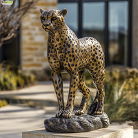 Escultura de Guepardo en Movimiento Pintada a Mano, Tamaño Real, Estatua de Cobre Fundido en Bronce con Detalles de Manchas Negras y Rayas de Lágrima para Jardín o Villa