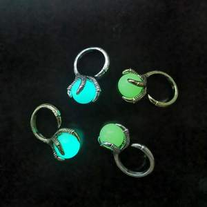 <span class=keywords><strong>Jane</strong></span> <span class=keywords><strong>Eyre</strong></span>-Anillos luminosos de garra de dragón para hombre y mujer, anillo creativo Vintage con garras de águila, venta al por mayor - Product Image 3