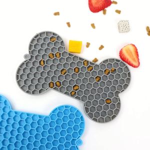 Tapis à lécher pour chien en forme d'os Soulagement de l'anxiété Silicone de qualité alimentaire Tapis à lécher pour animaux de compagnie avec ventouses - Product Image 1