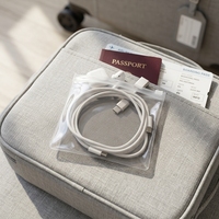 Pochette à fermeture éclair en PVC transparent personnalisée avec estampage à chaud et crochet, emballage refermable pour chargeur, écouteurs, câble