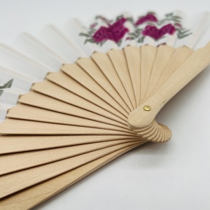 Éventail pliant personnalisé, éventails originaux en bois et en coton, collection de fleurs espagnoles, éventails faits à la main - Product Image 4