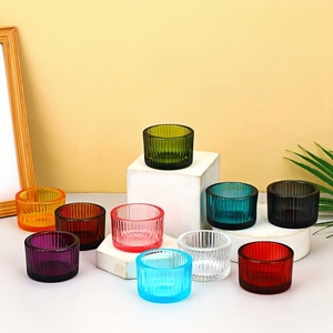 Élégants mini porte-bougies en verre transparent à rayures verticales colorées pour mariages et Saint-Valentin - Product Image 4