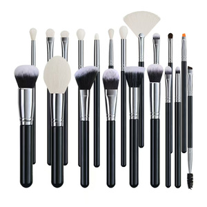 ชุดแปรงแต่งหน้าขนสังเคราะห์วีแกน 20 ชิ้น ด้ามไม้สีดำ สำหรับแต่งหน้า ทาแป้ง ทาอายแชโดว์ พร้อมที่ใส่แปรงแบบกำหนดโลโก้ได้ - Product Image 1