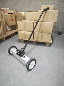 Ramasseur magnétique Balayeuse magnétique Tige télescopique Heavy Duty Peut contenir jusqu'à 35 LBS Original Factory 18 Inch Style - Product Image 4