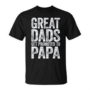 Les grands papas sont promus au rang de papa - T-shirt amusant pour la fête des pères pour célébrer la paternité - Product Image 2
