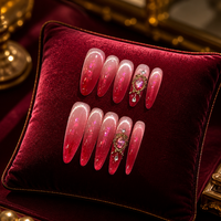 Ongles Press-On de Luxe Faits Main, Rouge Vin Dégradé, Effet Œil de Chat Magnétique, Cadre Doré Vintage, Breloques Pierres Précieuses, Réutilisables, Couverture Complète des Doigts