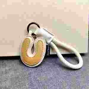 Llavero con las 26 Letras del Alfabeto, Colgante Creativo de Cuero PU para Bolsos, Adorno de Moda, Regalo y Obsequio Promocional - Product Image 4