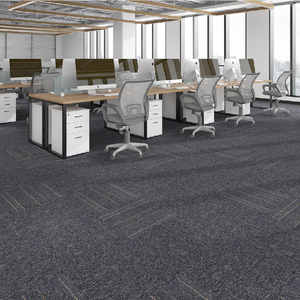 Dalles de moquette modulaires en polypropylène à poils coupés, épaisses, résistantes aux taches, antidérapantes, pour projets commerciaux et internationaux - Product Image 3