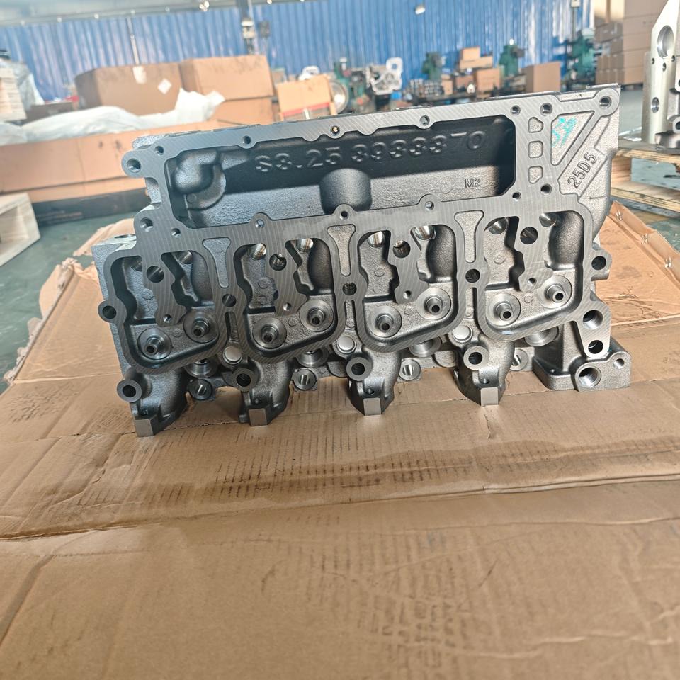 DCEC Cumins Diesel Truck Engine Spare Parts 4BT Cylinder Head 3933370 ...