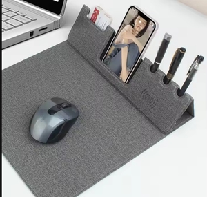 Zusammen klappbare 15-W-Schnellladegerät Schreibtisch matte Multifunktion ales PU-Stoff-Leder-Mouse pad mit Klapp halterung Lager produkt - Product Image 5