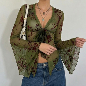 Blusa Transparente con Cuello en V, Manga Larga, Adorno de Encaje Floral Verde y Nudo Frontal para un Estilo Diario de Verano - Product Image 4