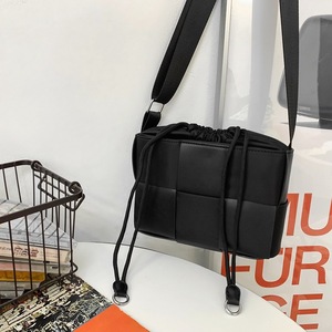 Sacs tissés tendance : Sacs carrés décontractés en cuir de vachette, sacs à bandoulière et sacs travers pour femmes - Product Image 3