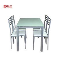 Ensemble de table à manger, échantillon gratuit, classique, 4/6 places, moderne, plateau en verre carré, pieds en métal et chaises rembourrées en PU
