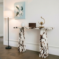 Table console en marbre Calacatta Viola à pieds trapézoïdaux haut de gamme, idéale pour la décoration de maisons de luxe et les entrées d'hôtels de prestige