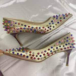 Zapatos de Tacón Bajo de 2 Pulgadas para Mujer, con Remaches, para Damas de Honor, Fiestas, Citas, Zapatos Sexys con Punta en Pico, Talla Grande, Personalización de Logotipo de Fábrica - Product Image 6