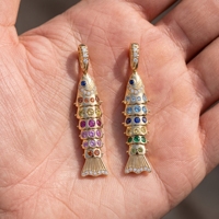 Pendentif personnalisé en or plaqué avec zircons colorés en forme de poisson, breloque animale marine pour collier, bracelet, bijoux DIY, OEM, ODM